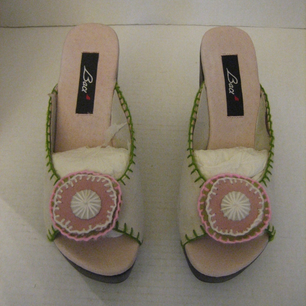 Baci Tori Off White Slip On Wedge Pink Flower Sz 8